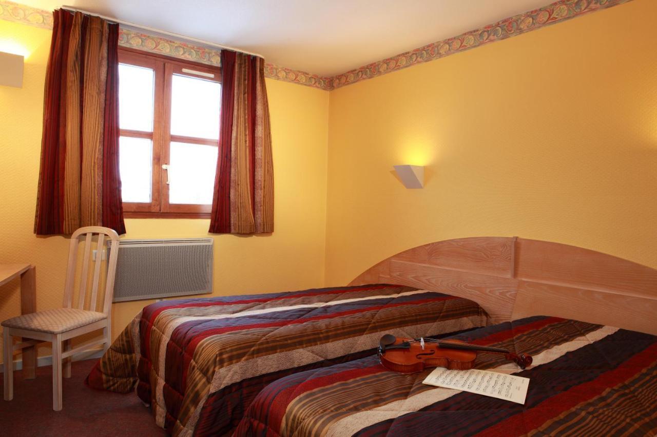 Logis Le Luth Hotell Mirecourt Eksteriør bilde