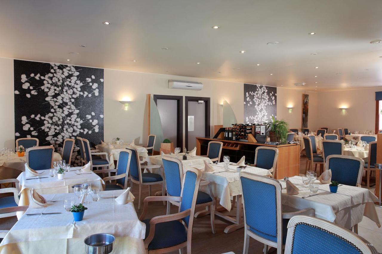 Logis Le Luth Hotell Mirecourt Eksteriør bilde